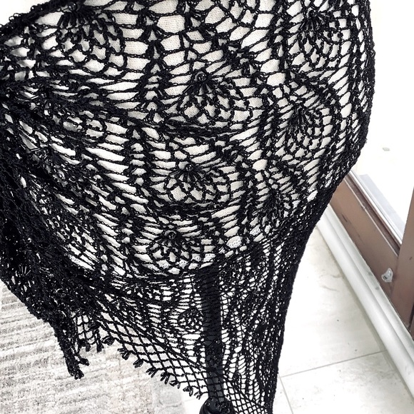 Beautiful beaded Hip/Shoulder wrap - Picture 9 of 14